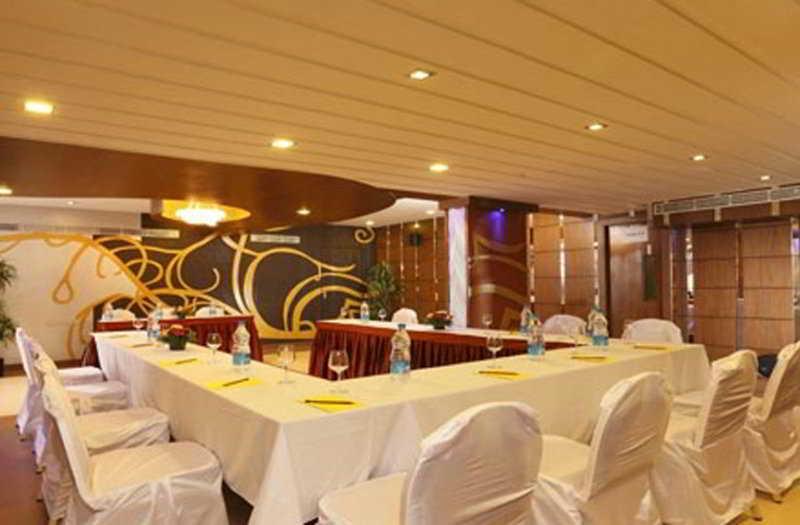 The Nines Business Hotel Bangalore Exteriör bild