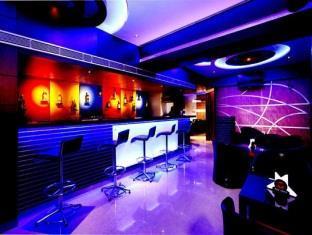 The Nines Business Hotel Bangalore Exteriör bild
