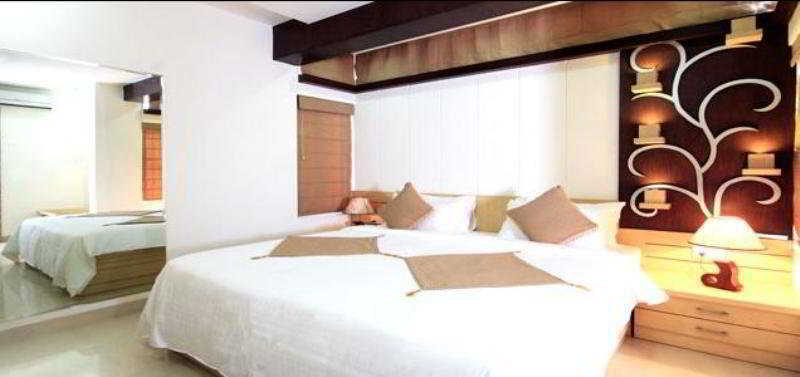 The Nines Business Hotel Bangalore Exteriör bild