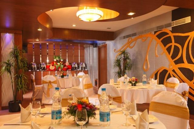 The Nines Business Hotel Bangalore Exteriör bild