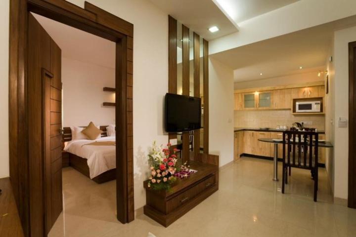The Nines Business Hotel Bangalore Exteriör bild